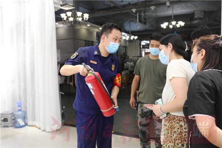 老李的党员教育日常，爱的传递与知识的力量持续深化进行时
