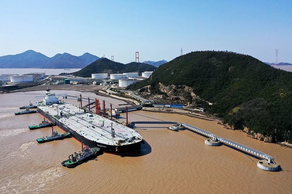 探秘舟山第四大加油港，海上能源动脉的枢纽🚢
