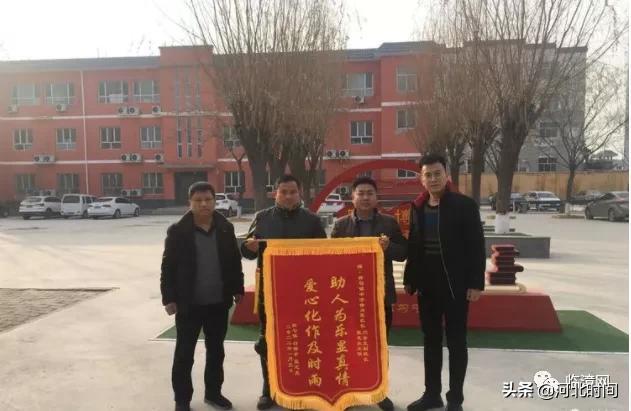 高校一校门到饭点即关闭背后的暖心故事与媒体观察