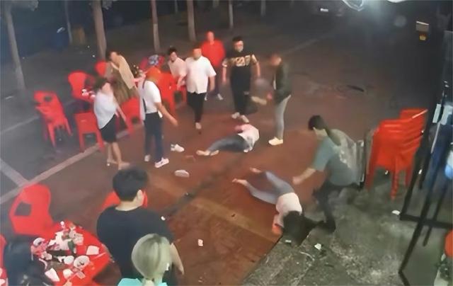 灵山打架事件震惊网友，现场惨不忍赌