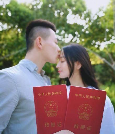 小红书热门军嫂小说揭秘，军事爱情大解密！